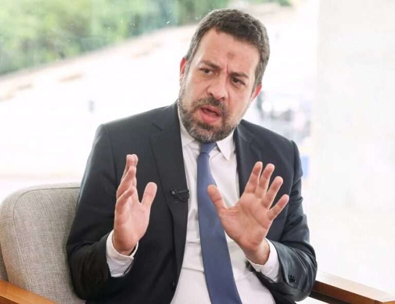 Ministro de Lula responde à decisão dos EUA: “Vão considerar terrorista a milícia do RJ ligada aos Bolsonaro?”