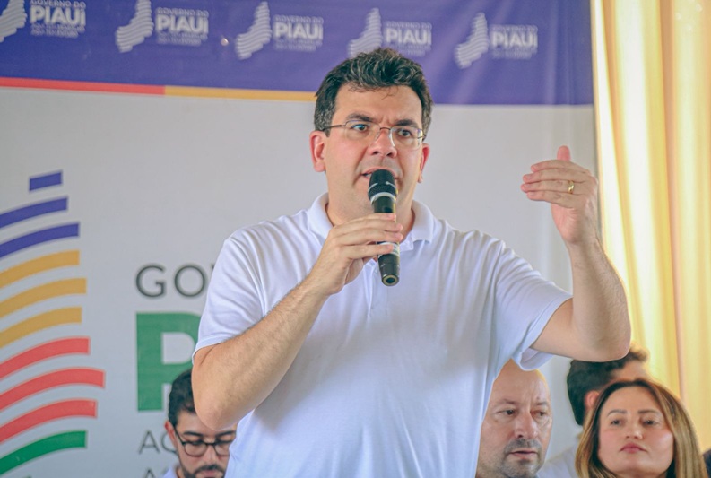 Governo do Piauí entrega mais de mil registros de imóveis e